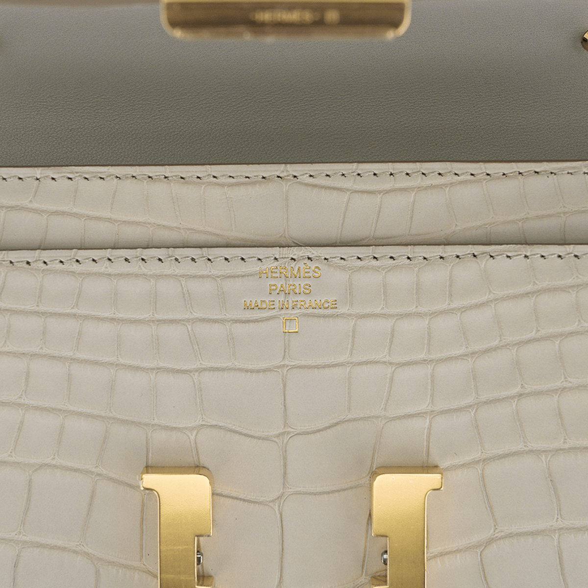 Constance Long To Go Wallet Beton Matte Alligator with Gold Hardware